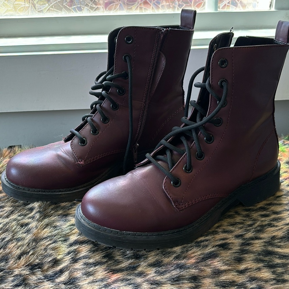 Combat boots